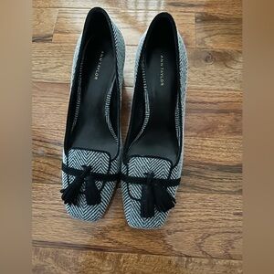 Beautiful Ann Taylor printed heels